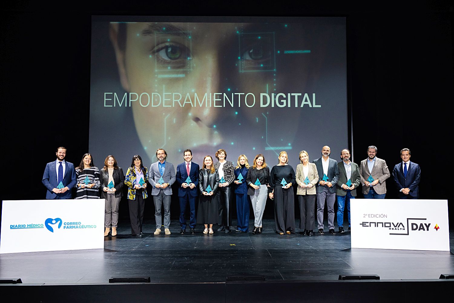 2024 11 21 Recogiendo el Premio Ennova Health al proyecto SIAP Online